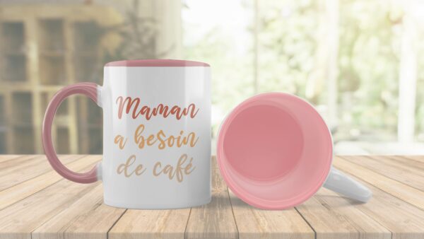 Tasse maman a besoin d'un café rose