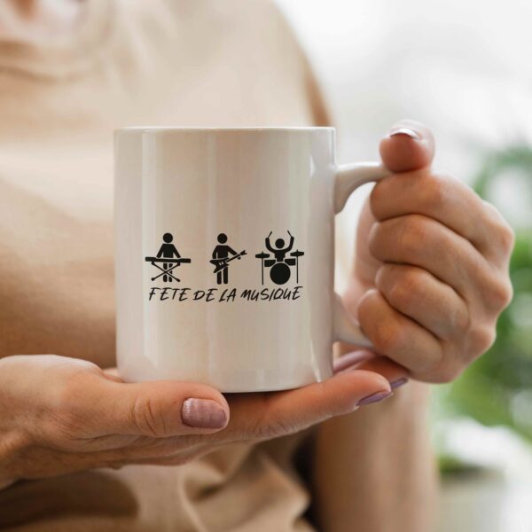Tasse batteur guitariste pianiste fête de la musique
