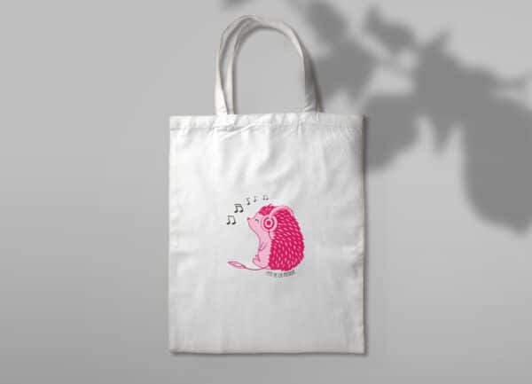 Sac en polyester hérisson qui écoute de la musique