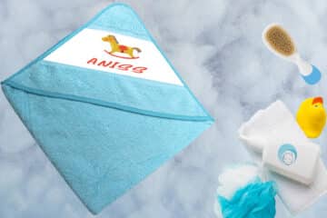 cape de bain personnalisée bleue cheval