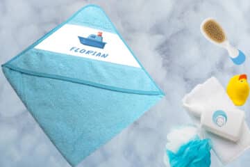 cape de bain personnalisée bleue bateau