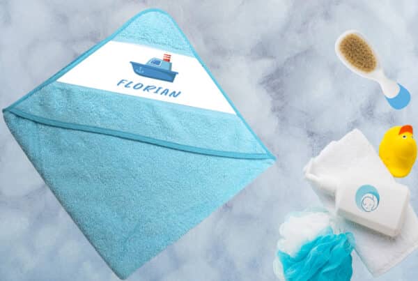 cape de bain personnalisée bleue bateau