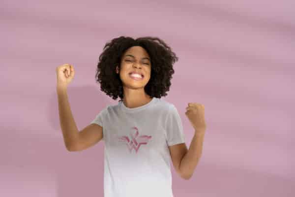 T-Shirt Octobre rose super woman rose clair – Image 2