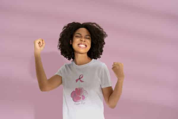 T-Shirt Octobre rose gants de boxe – Image 2