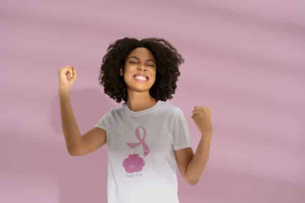 T-Shirt Octobre rose gant de boxe coeur rose – Image 2