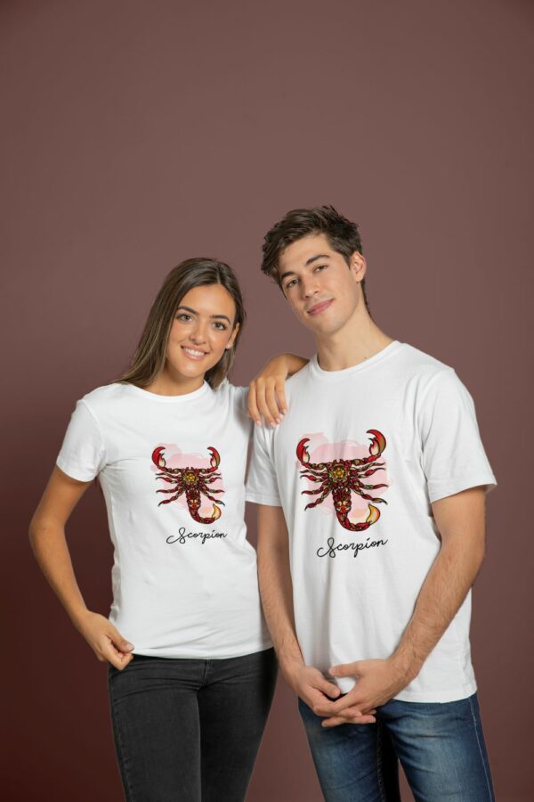Photo T-shirt Scorpion rouge