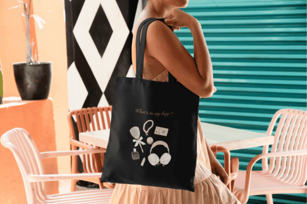 Coquette tote bag : objets