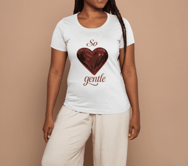 Rouge coquette : t-shirt coeur – Image 4