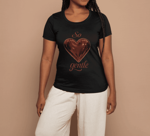 Rouge coquette : t-shirt coeur – Image 3