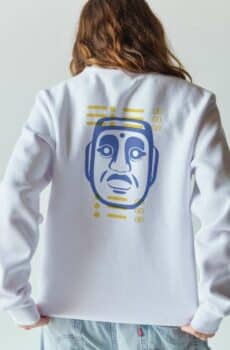 Masque inca : pull bleu et jaune